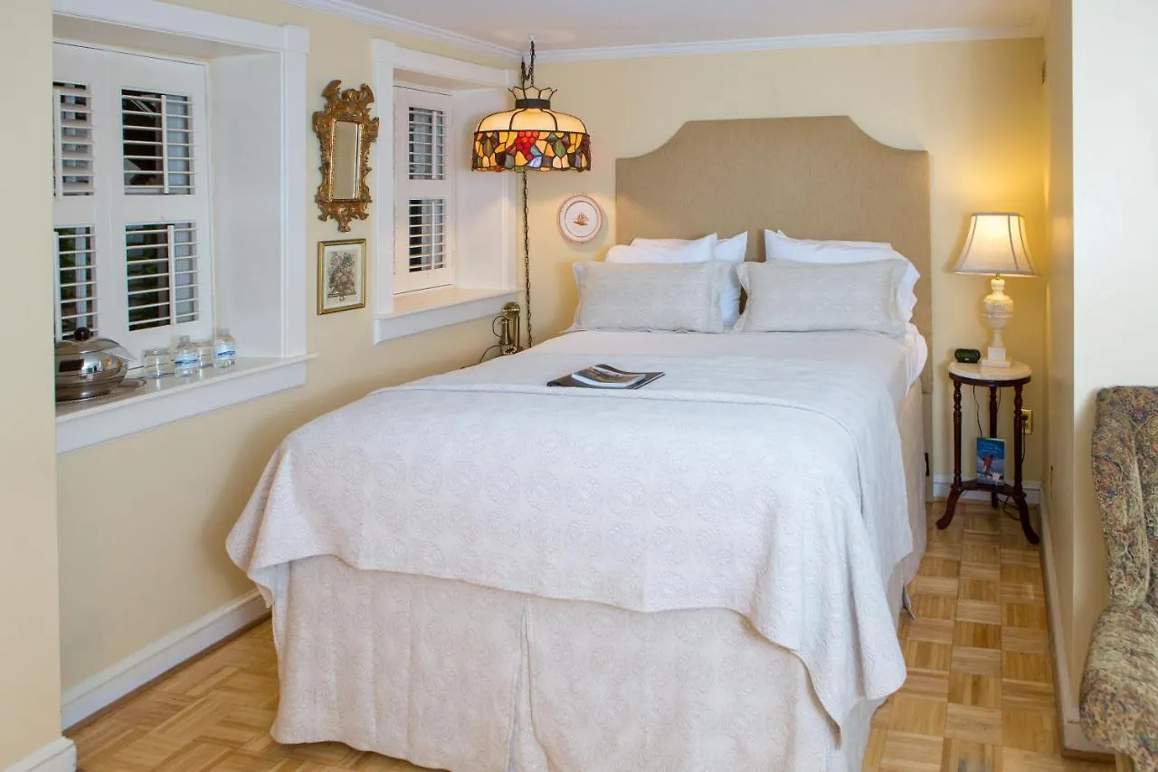 **** Otel Ballastone Inn Savannah ABD