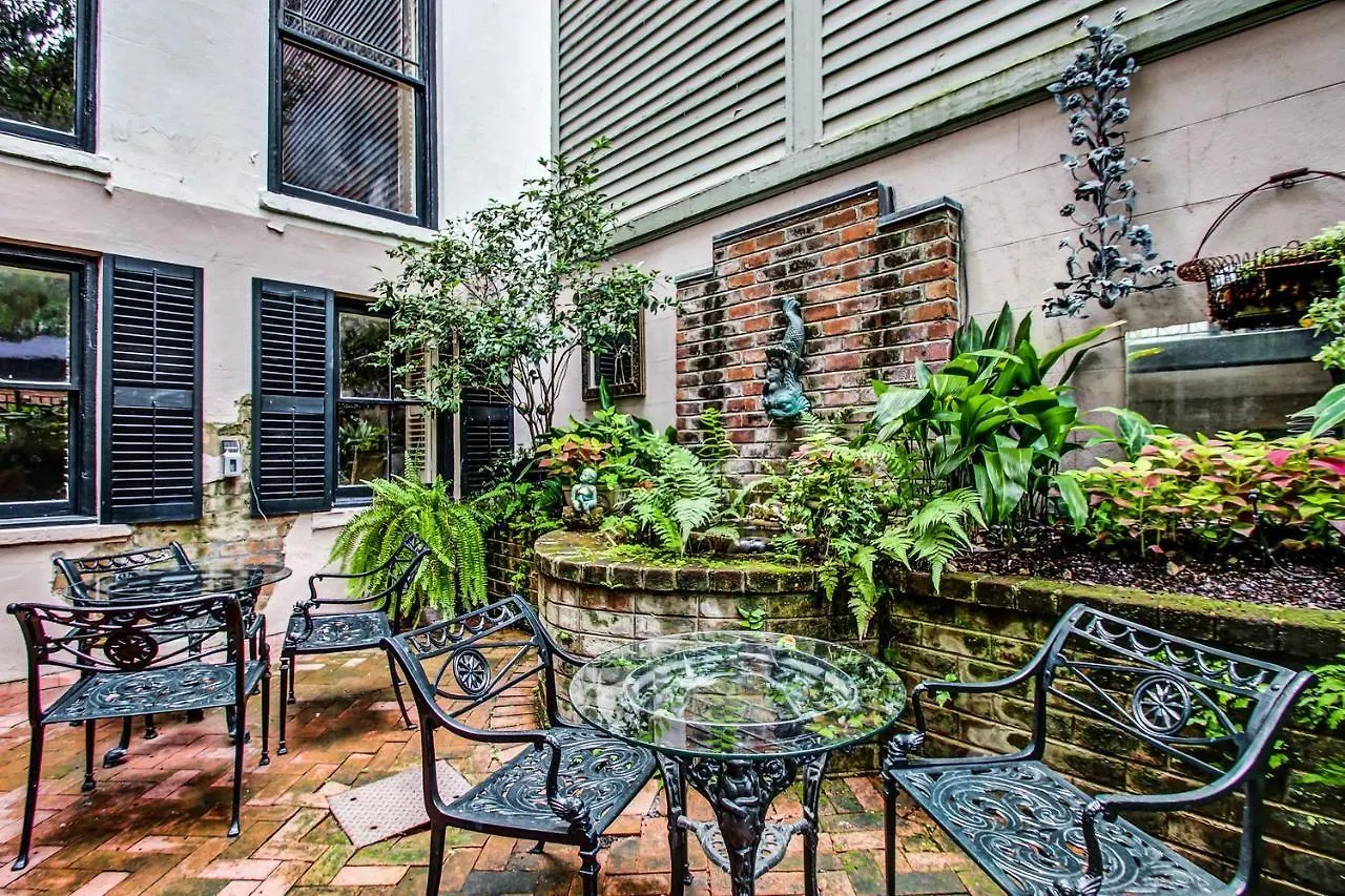 Ballastone Inn Savannah Otel