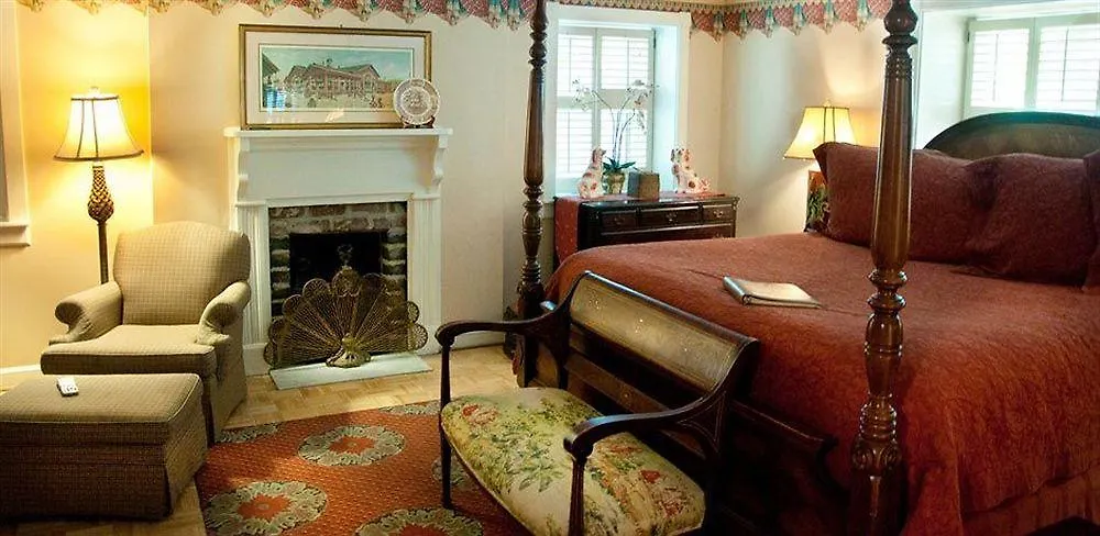 Ballastone Inn Savannah Hotel