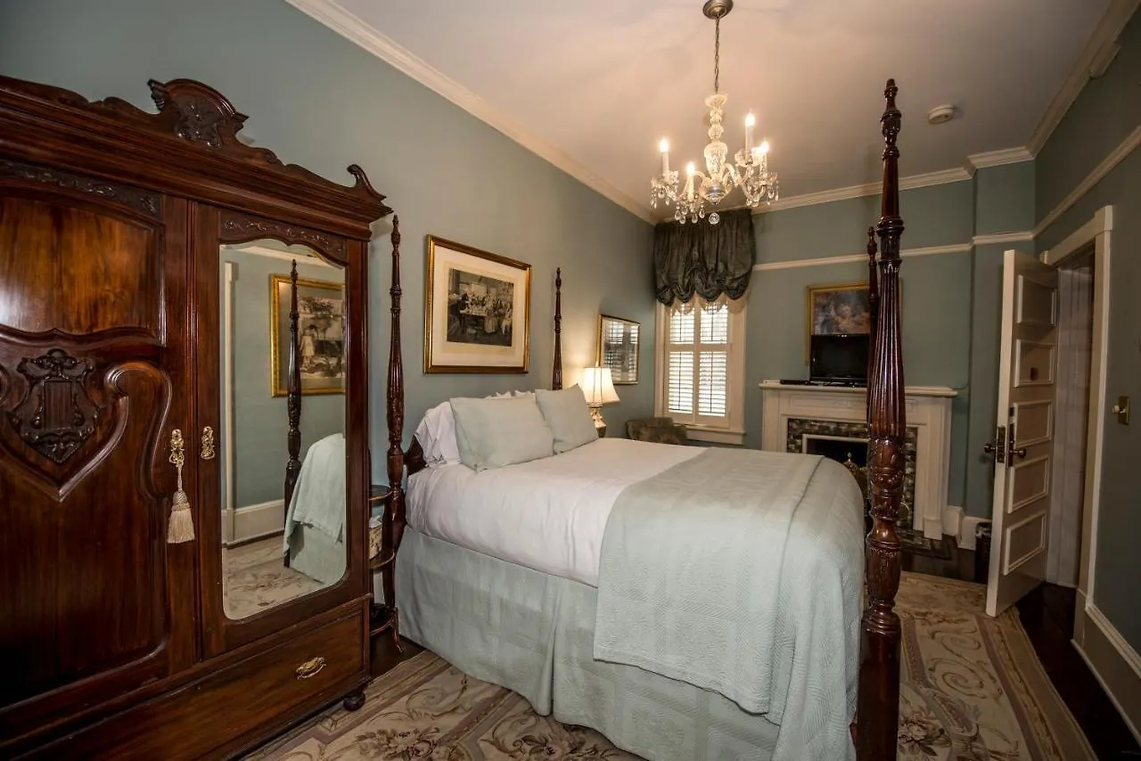 Ballastone Inn Savannah Hotel