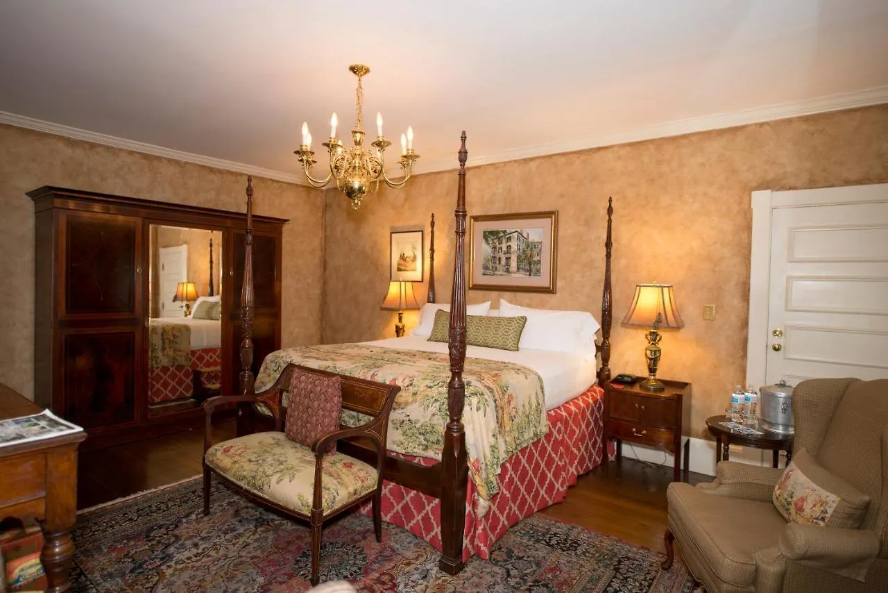 Ballastone Inn Savannah Hotel
