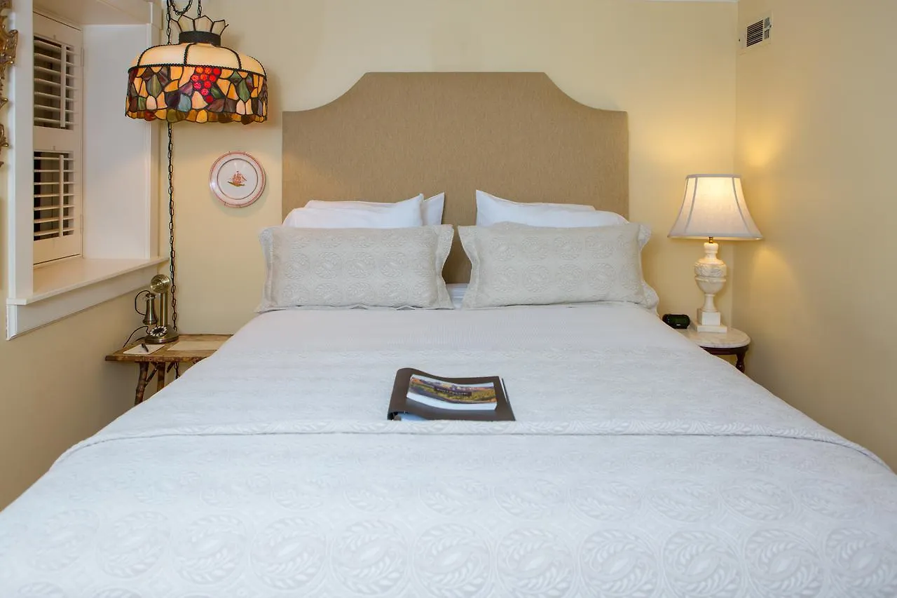 Ballastone Inn Savannah Hotel